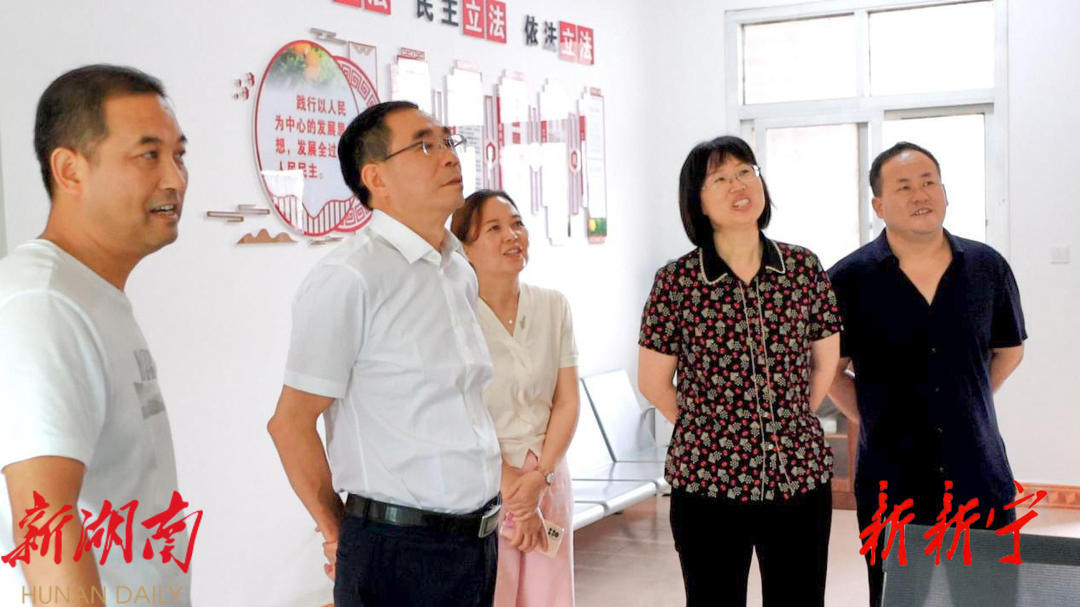 阳晓华在新调研人大代表联络站工作_邵阳头条网